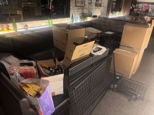 お店半分使えませんが、オープン致しました‼️